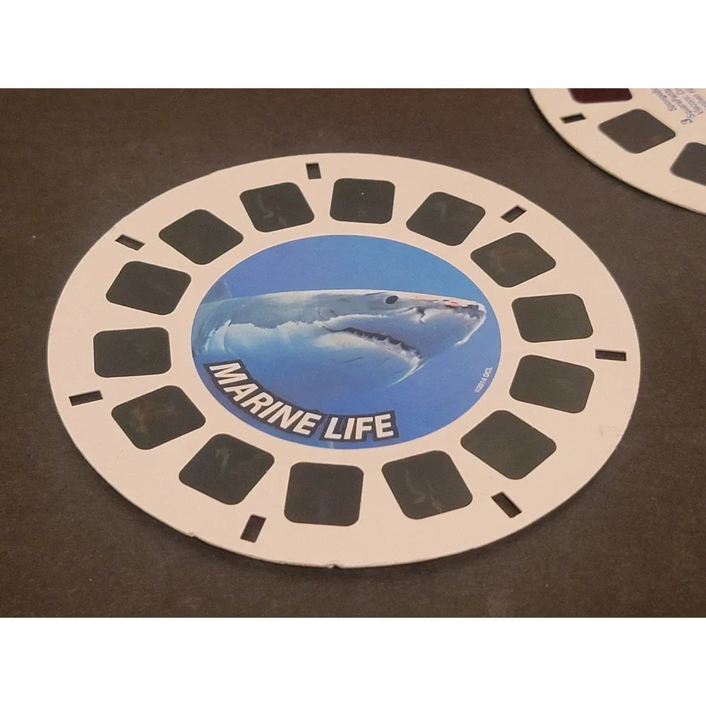 Vintage Classic Red 3D View-Master w/ Marine Life And 2008‎ Mixed Reel